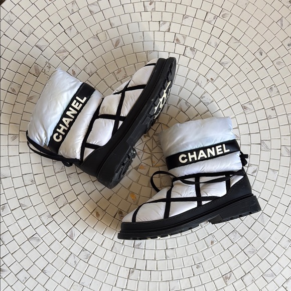 Chanel Black and White Winter Boots with Chunky Sole - Picture 1 of 6